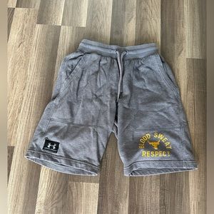 Under Armour short ( size S)
